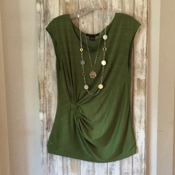 Green sleeveless shirt - Picture 1 of 2